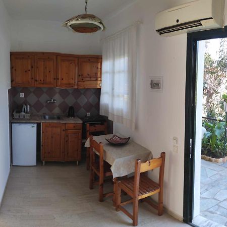 Alexandra'S Apartments Acharavi  Ngoại thất bức ảnh